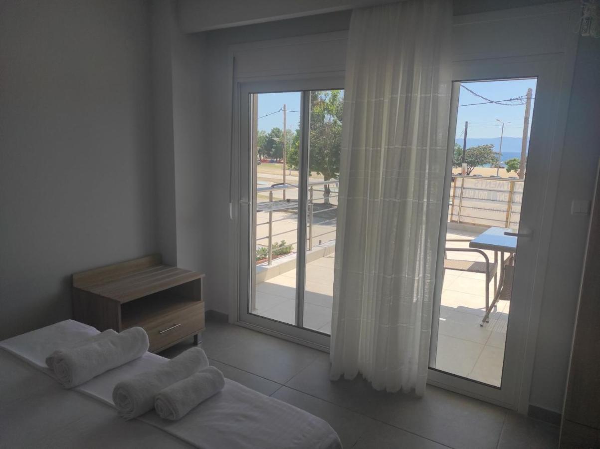 Blue Beach Apartments Ofrinion Ngoại thất bức ảnh
