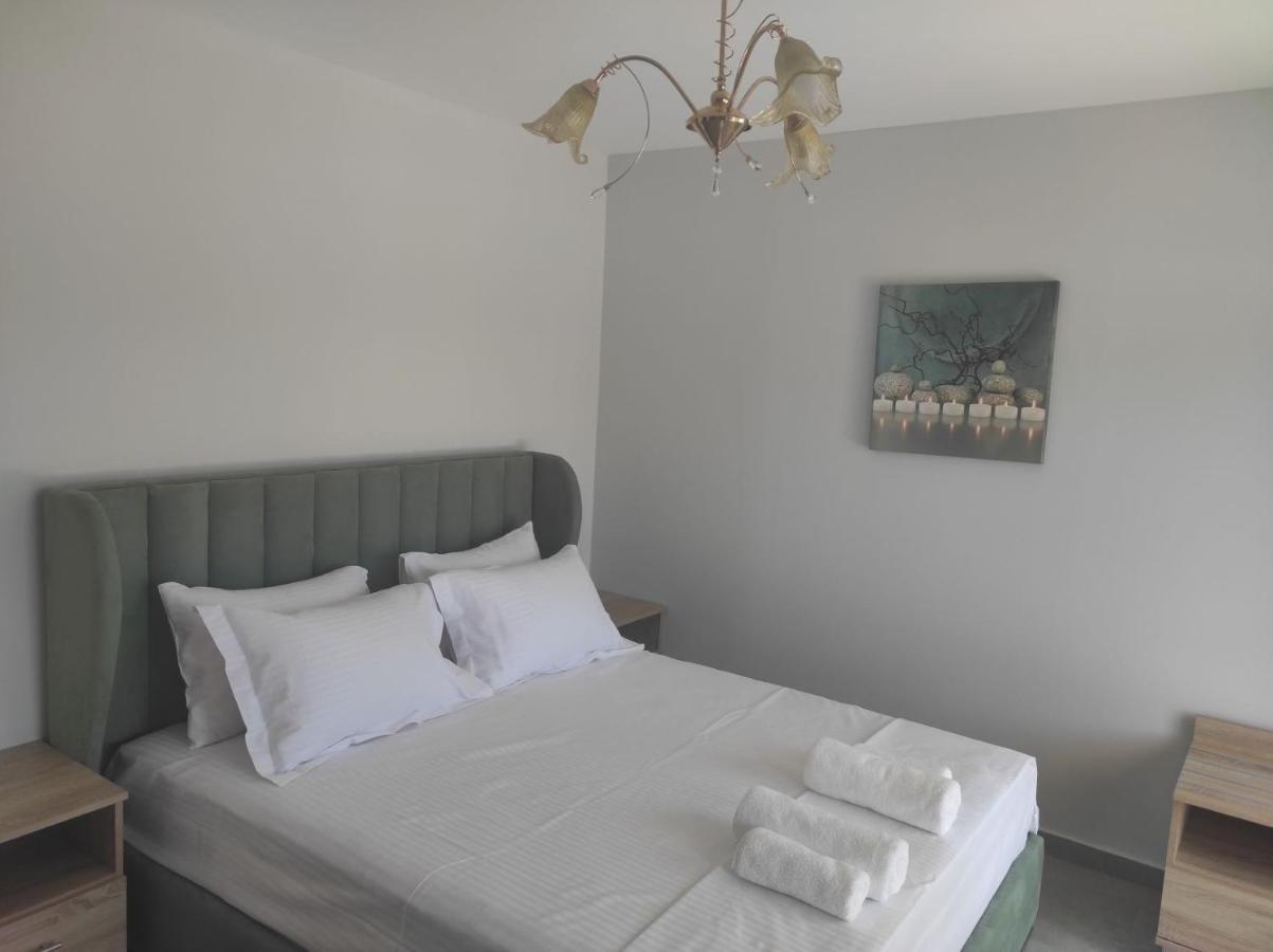 Blue Beach Apartments Ofrinion Ngoại thất bức ảnh