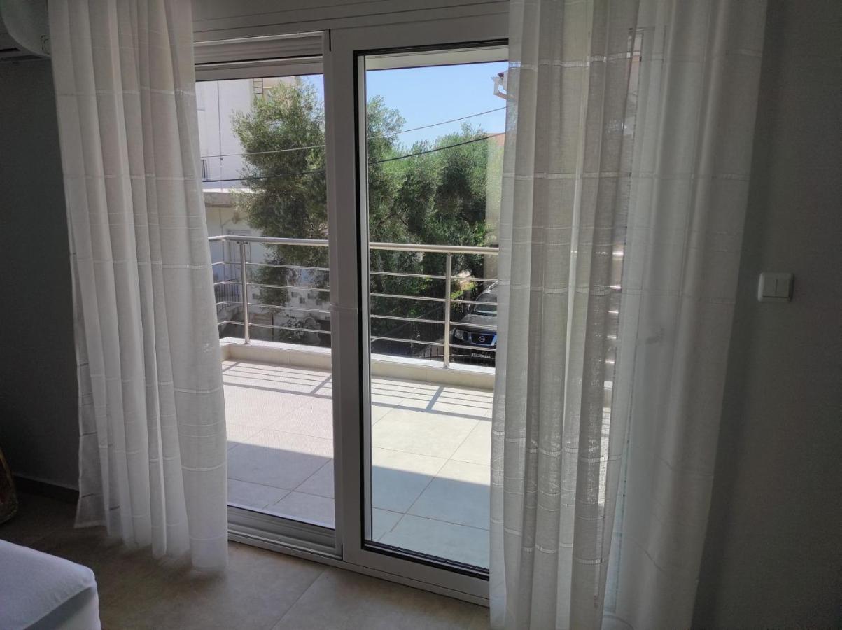 Blue Beach Apartments Ofrinion Ngoại thất bức ảnh