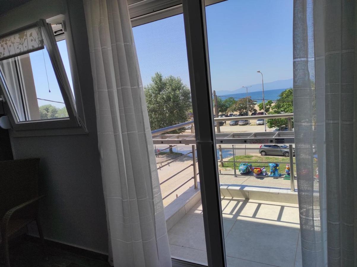 Blue Beach Apartments Ofrinion Ngoại thất bức ảnh