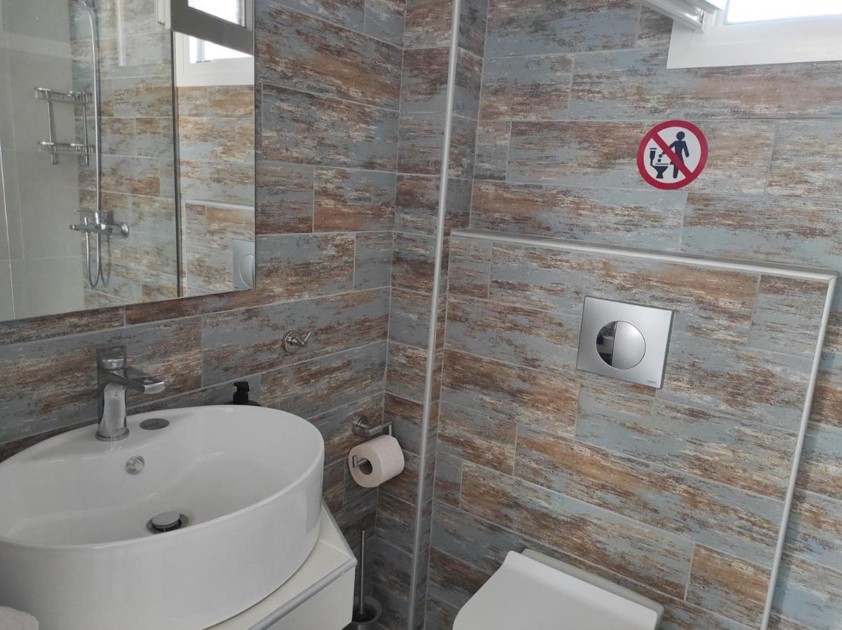 Blue Beach Apartments Ofrinion Ngoại thất bức ảnh