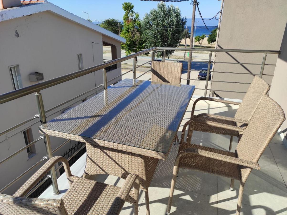 Blue Beach Apartments Ofrinion Ngoại thất bức ảnh