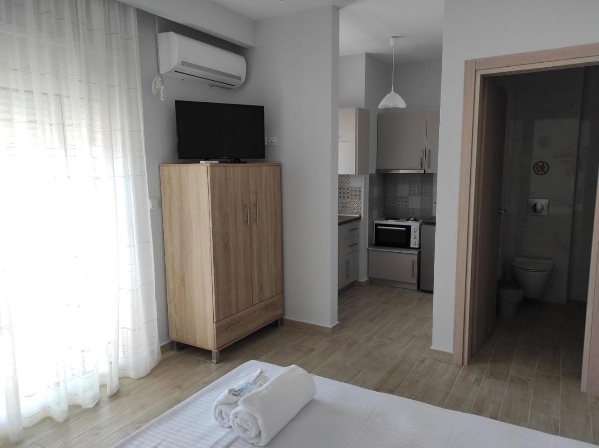Blue Beach Apartments Ofrinion Ngoại thất bức ảnh