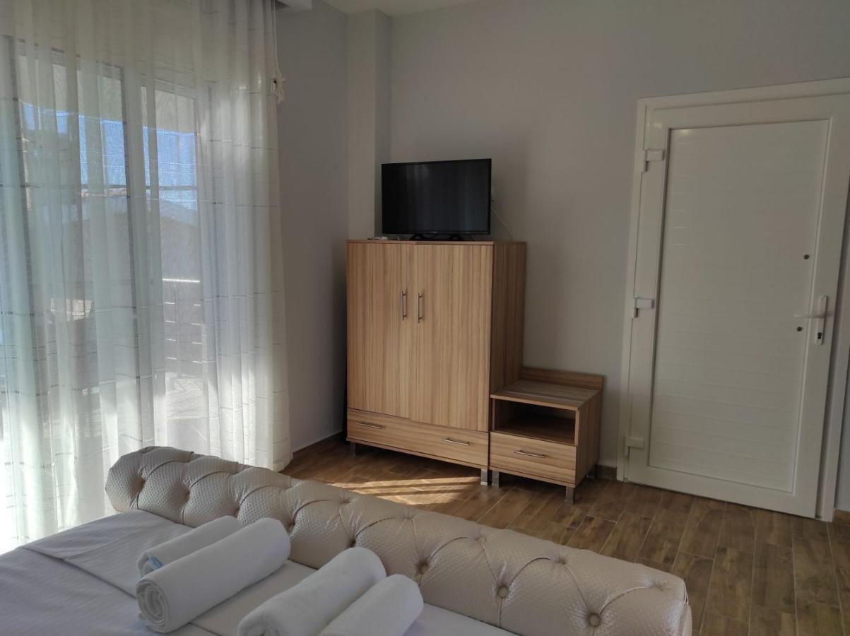 Blue Beach Apartments Ofrinion Ngoại thất bức ảnh