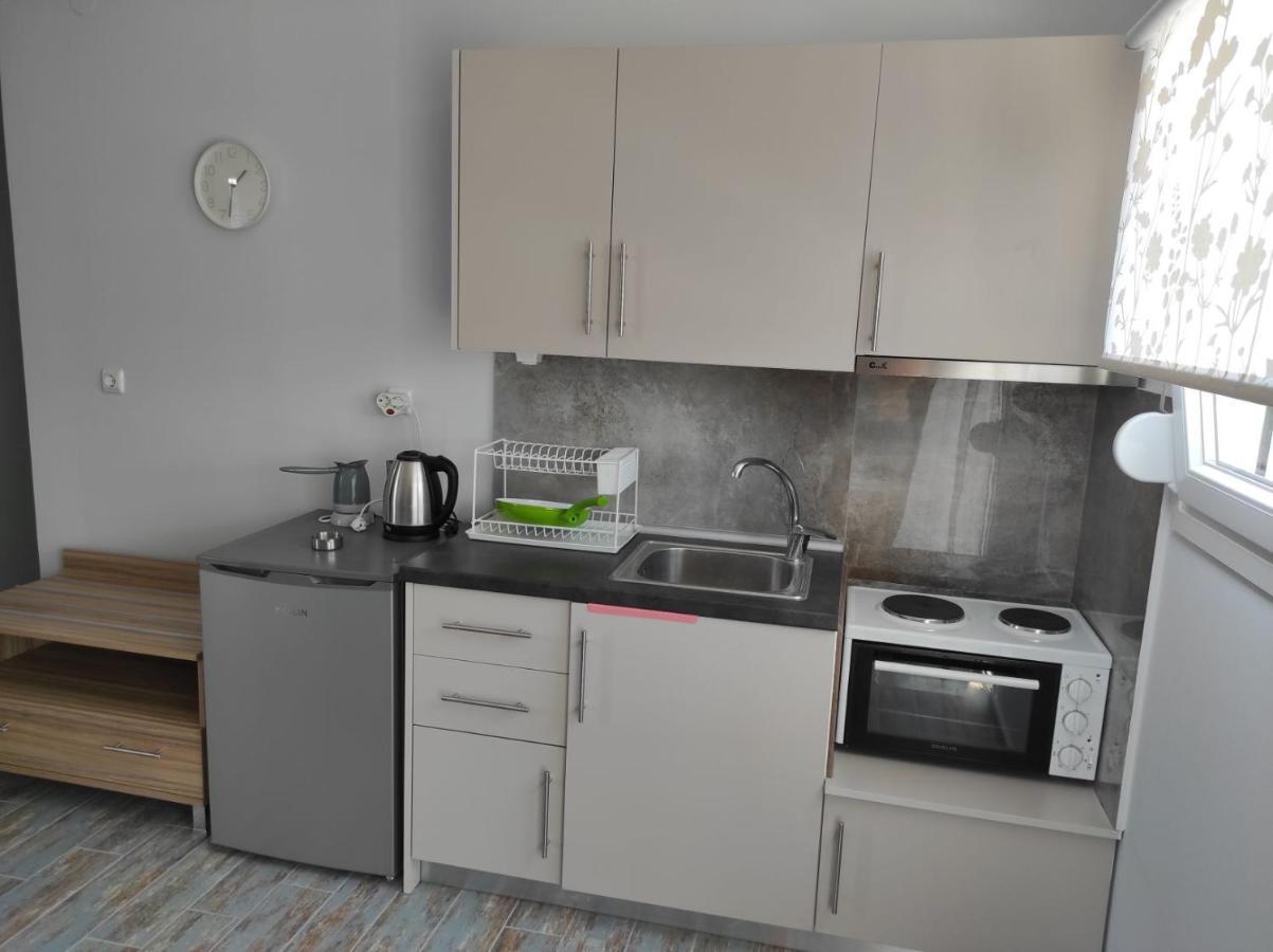 Blue Beach Apartments Ofrinion Ngoại thất bức ảnh