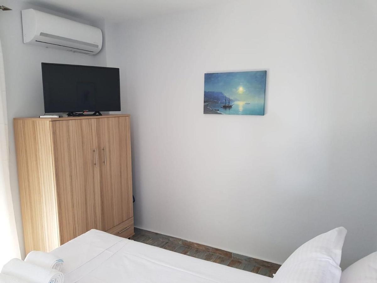 Blue Beach Apartments Ofrinion Ngoại thất bức ảnh